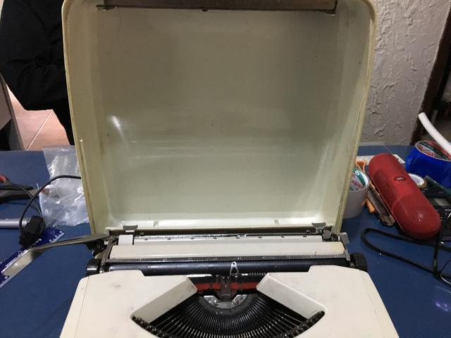 Máquina de escrever Hermes baby