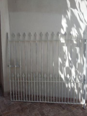 Portão de ferro maciço usado L:1,4m A:1,3m