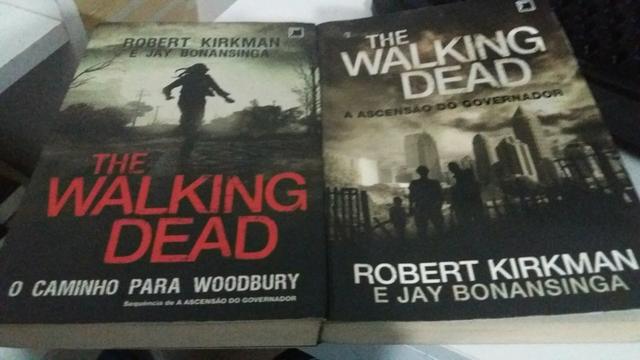2 livros The Walking Dead
