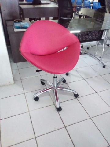 Cadeira beijo rosa
