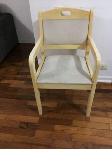 Cadeiras de Madeira - Brancas acolchoadas