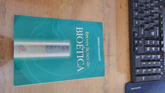 Livro de Bioética(ética e biologia)