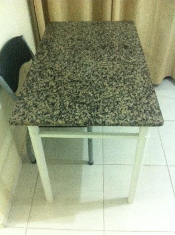 Mesa com pedra marmore