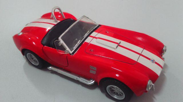 Shelby Cobra Amarela - Tamanho Grande 12,5cm comprimento