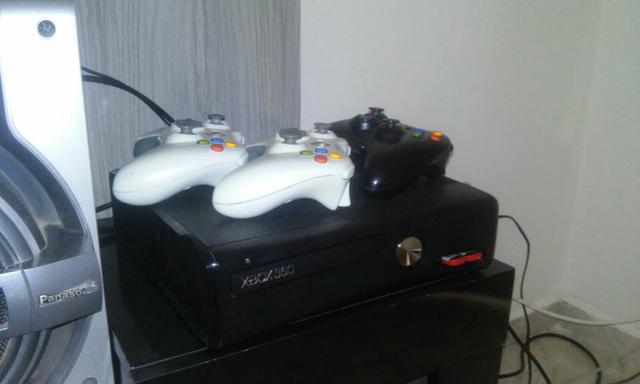 Xbox 360 destravado 3 controles