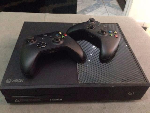 Xbox One 500gb + 2 controles + 1 jogo