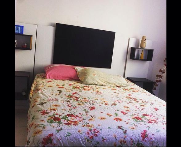 Cabeceira com nichos+Cama Box