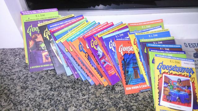 Coleção de 24 livros da aclamada série Goosebumps,de R.L