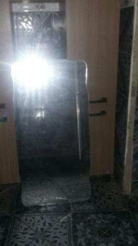 Espelho e araras de parede