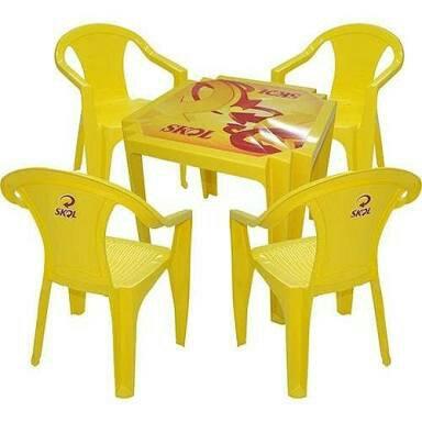 Jogo de mesa com 4 cadeiras