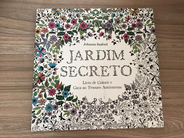 Livro de colorir "jardim secreto"