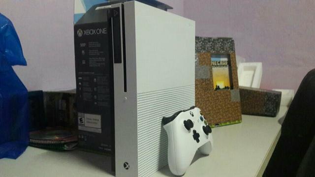 Xbox one s 500gb 4k + controle e jogo 12x no cartao