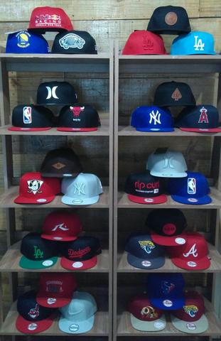 5 bonés snapback por  entrega grátis