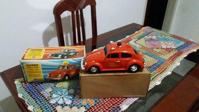 Carrinho antigo de bombeiros a pilha e função bate