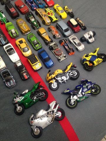 Coleção de carros e motos