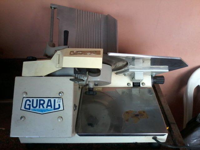 Máquina de fatiar frios Gural
