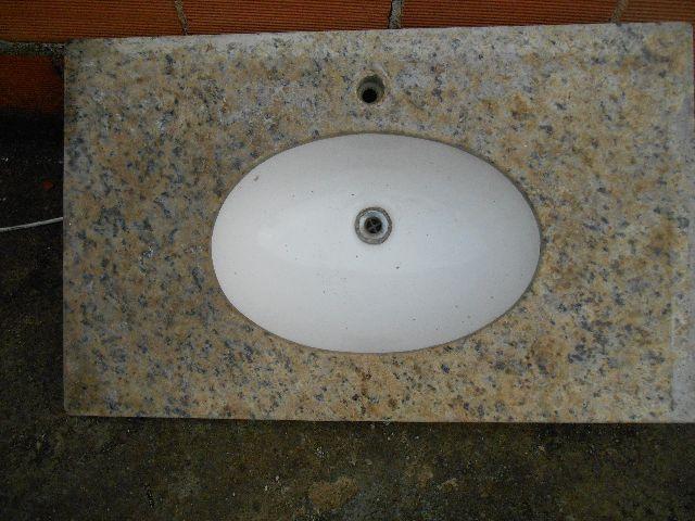 Pia para banheiro com pedra de granito