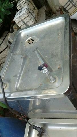 Bebedouro duplo de aço inox, com defeito