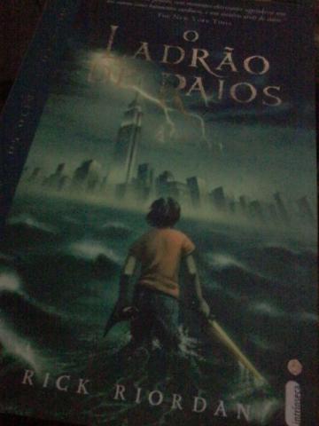 Livros da Saga de Percy Jackson em ótimo estado