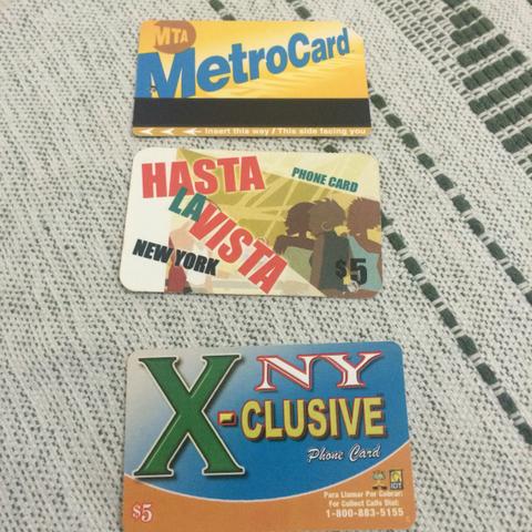 Lote com 3 cartoes de NY sendo Metrocard e dois de telefone