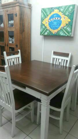 Mesa quadrada madeira com 4 cadeiras