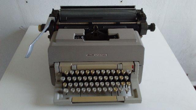 Máquina de Escrever Olivetti Linea 98_Ítem de Colecionador