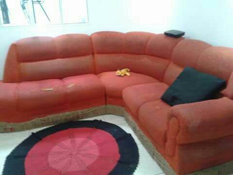 Sofá vermelho usado