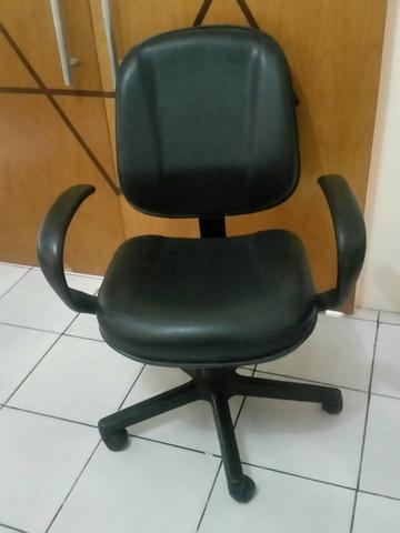 Cadeira em couro legitimo
