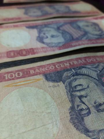 Cem Cruzeiros (16 notas em bom estado) de Duque de Caxias