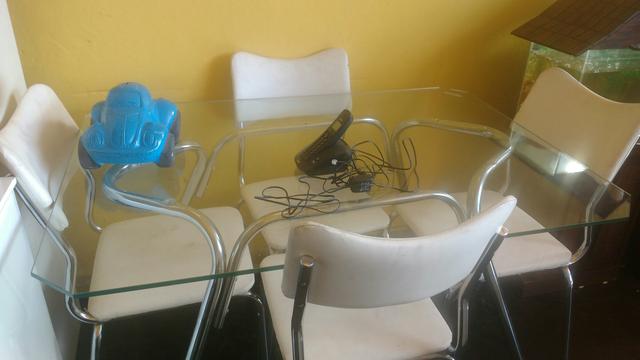 Mesa de vidro incolor