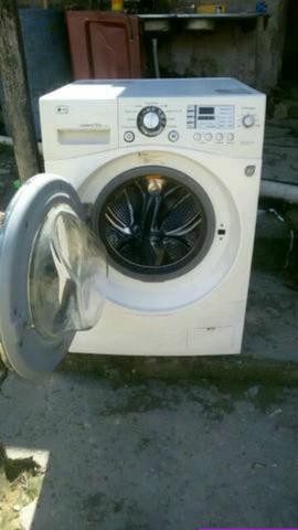 Máquina de lavar bem conservado