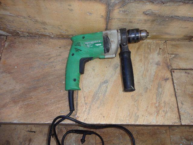 Furadeira hitachi 220 volts quase nova