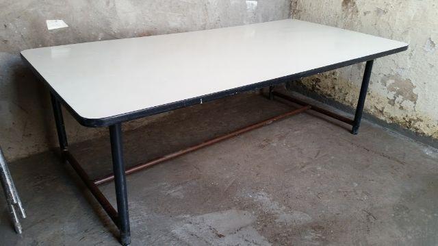 Mesa de madeira 1,80 x 90 com pés de ferro