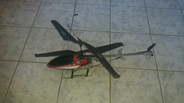 Vendo um elicopido thunder 18