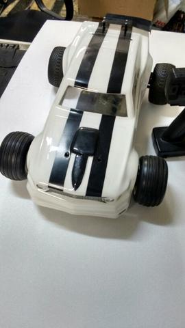 Automodelo Buggy 1/10 associated RC 10 GT 