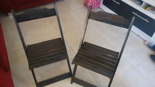 Cadeira de madeira dobrável, ideal para bar e lanchonete
