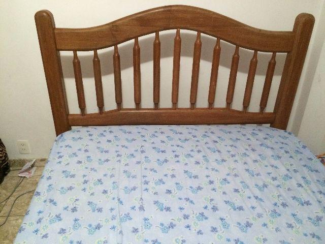 Cama de Casal em Madeira