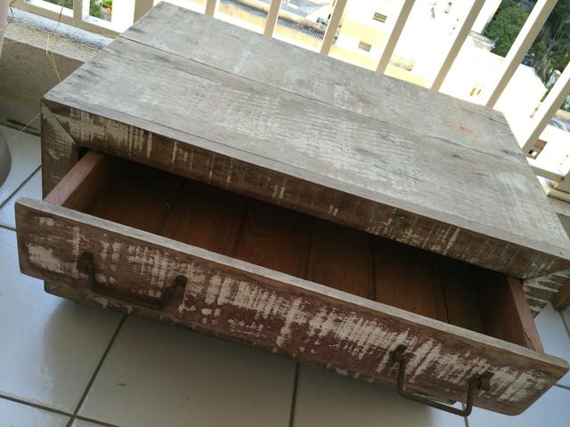 Centro de mesa em madeira reflorestada