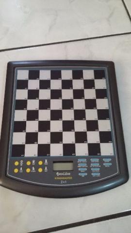 Jogo de Xadrez e Damas Eletrônico 2 em 1