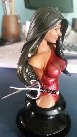 Busto Elektra com detalhes