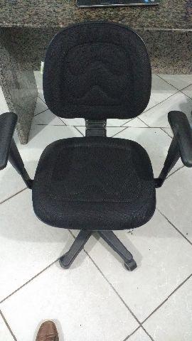 Cadeira Secretaria com braço preta