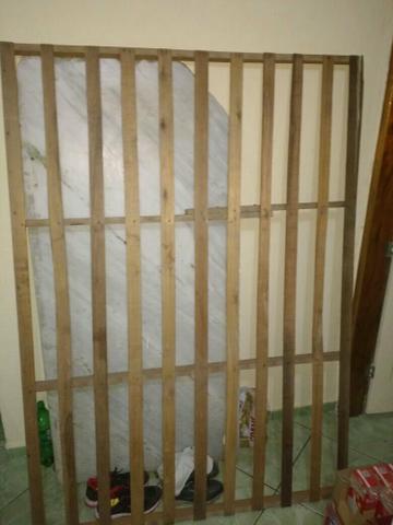 Cama em madeira de lei