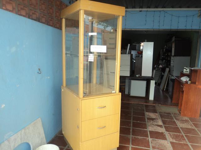 Expoxitor com duas gavetas