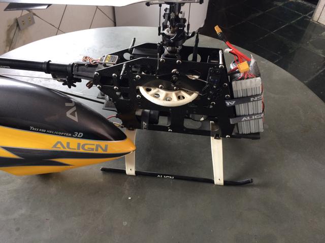 Trex 600 completo voando