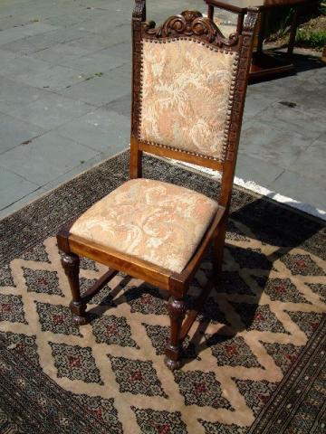Cadeira em madeira de lei maciça Embuia, estilo colonial