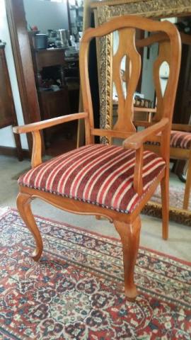 Cadeira em madeira de lei maciça pau-marfim, com braço,