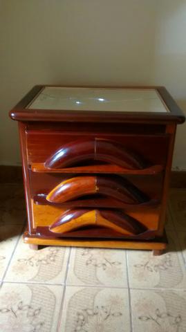 Criado mudo de madeira