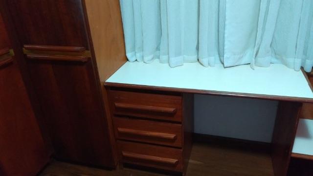 Guarda roupa e escrivaninha