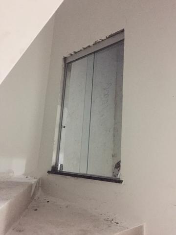 Janela de vidro blindex