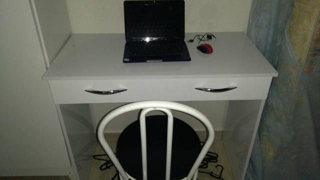 Mesa para estudos / escrivaninha